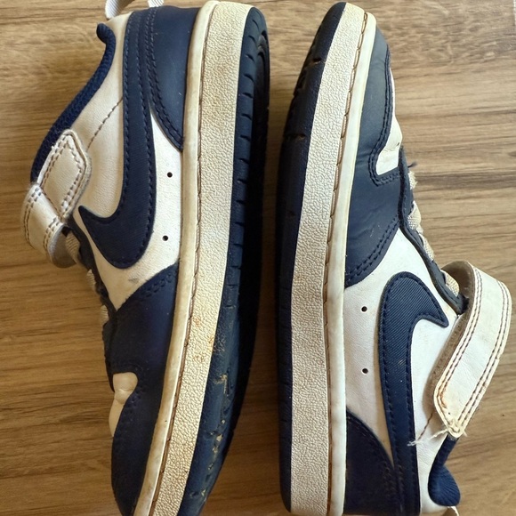Kids Nike Navy and White Sneakers Size 12C - Picture 4 of 7
